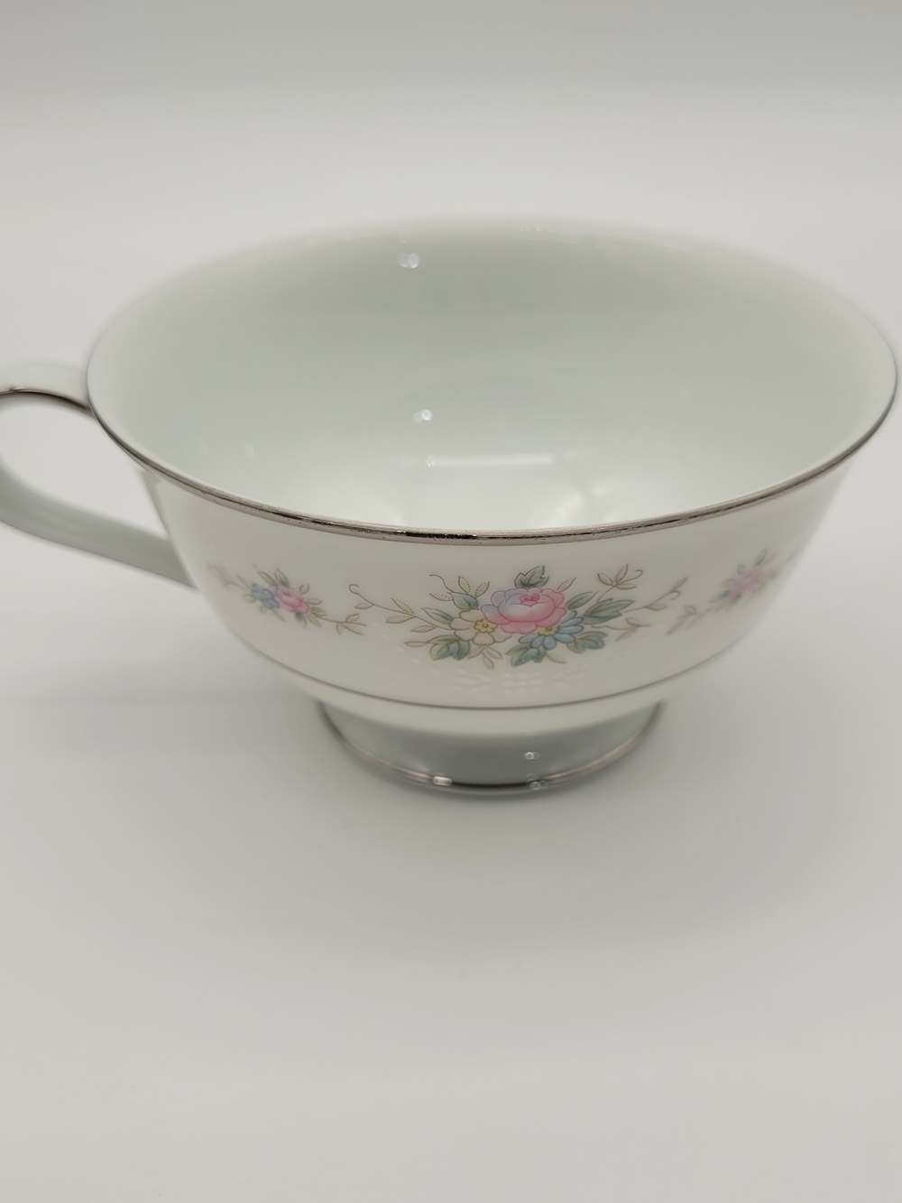 Noritake White Bone China Teacup with Pink Rose and Green Leaf Motif 6515